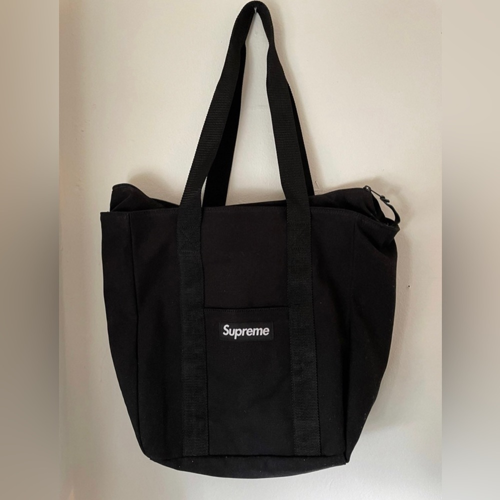 Supreme tote